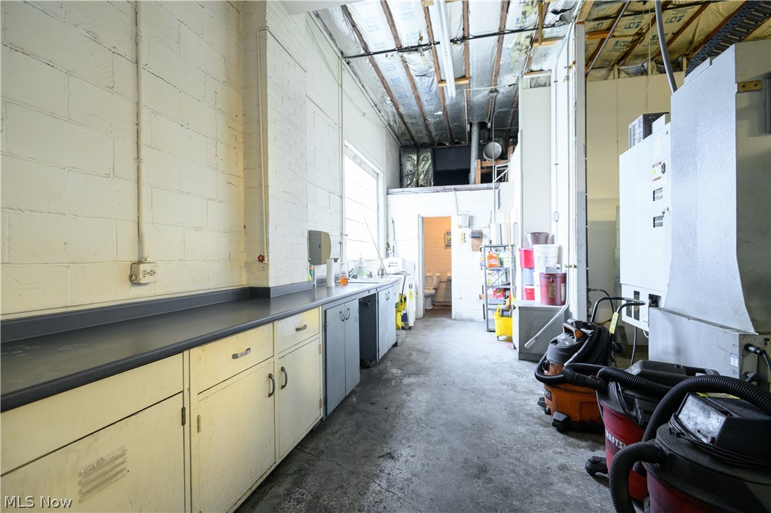 Moses & Day - Commercial Sale