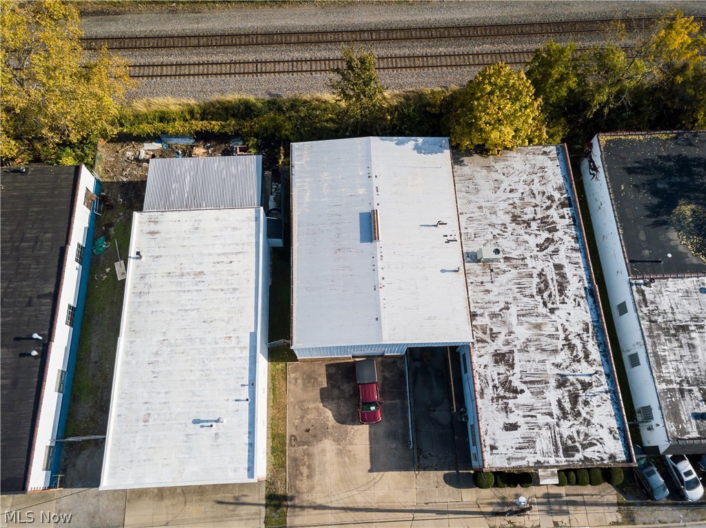 Moses & Day - Commercial Sale