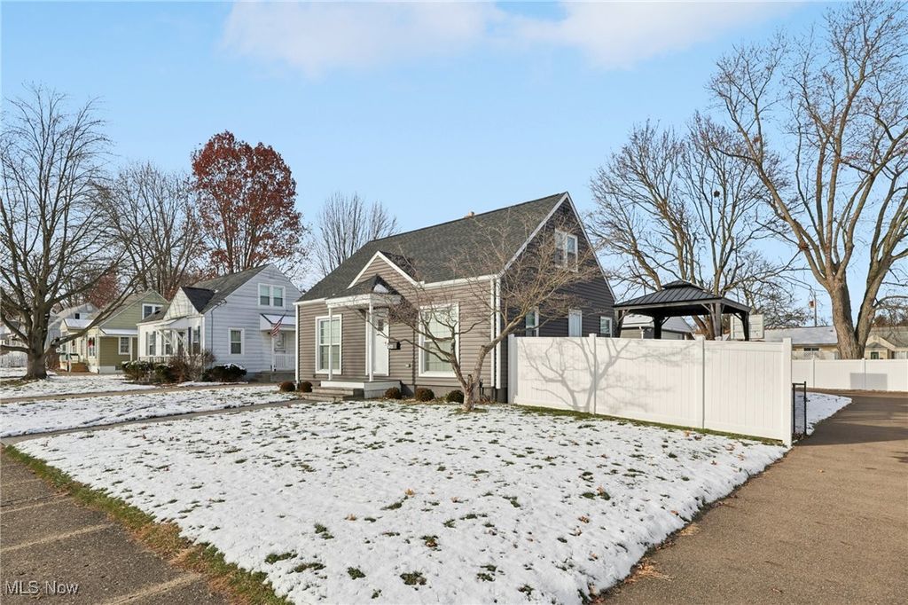 Photo of 1413 Ries Street, Barberton, OH 44203 (MLS # 5175467)