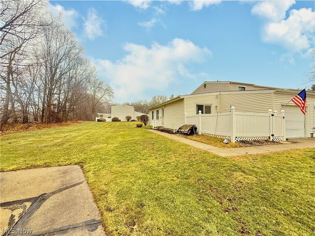 Photo of 330 Deepwood Drive, Wadsworth, OH 44281 (MLS # 5190665)