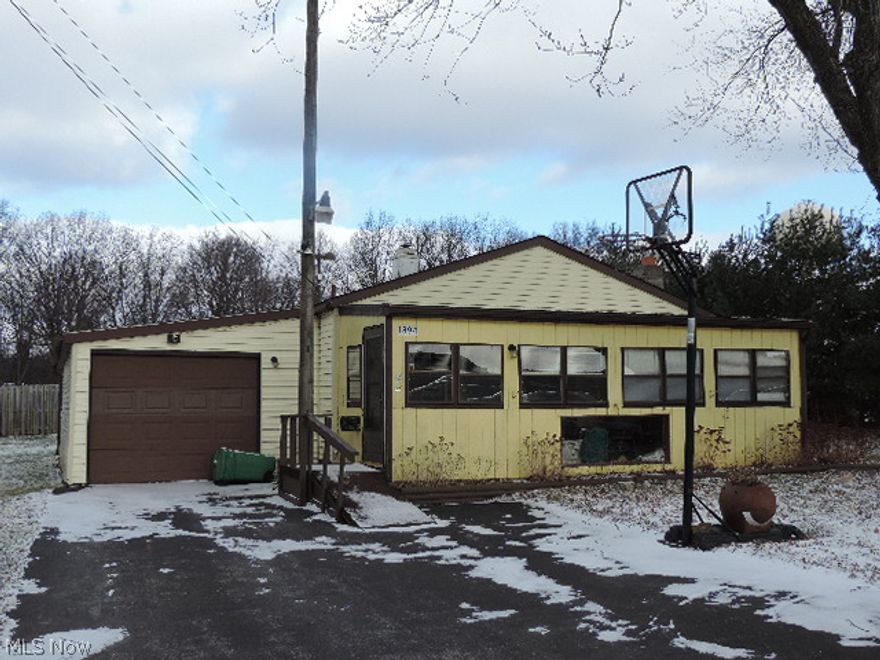 Investors take a look! 3 bedroom ranch with attached garage priced to sell. Living room and eat-in kitchen. Close to hospital and shopping.