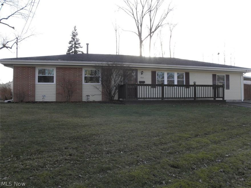 Motivated Seller! This is a great ranch home with 4 bedrooms, 1 full bath, fenced yard, above ground pool, composite deck in back, laminate floors in 2 bedrooms, kitchen and dining room. Totally remodeled kitchen is a must see! Granite counter top,island with breakfast bar, much more.Located conveniently near Austintown school complex, freeway & turnpike accessand shopping!Priced to sell !