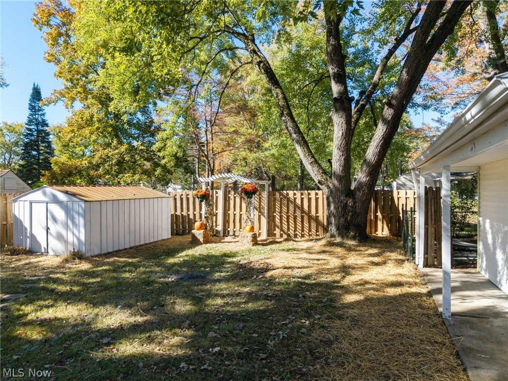 9898 Oakwood Drive