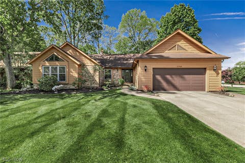 Homes For Sale - 5766 Green Circle<br/> Lake County, Willoughby, OH 44094