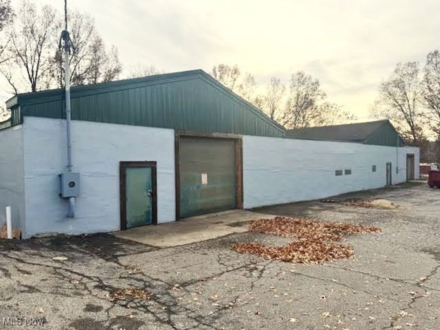 Great manufacturing/commercial building! Major updates include New Siding, Major Roof Repairs! Ready for use.  Unusual opportunity. Located in Salem