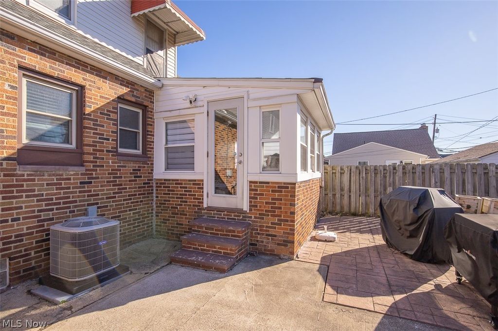 Photo of 903 North Avenue, Cleveland, OH 44134 (MLS # 5193369)