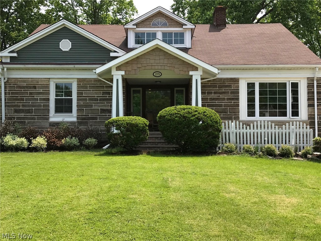 Amazing 6-Bedroom Prairie style home recently renovated (2018-19). The beautiful trim and hard wood floors are exquisite! First floor offers a Master suite with his/her closets, private en suite with stall shower/ tub PLUS additional room can be used for a nursery or small office. Enjoy cooking in this newer, spacious Designer kitchen, includes endless counters of granite, stunning wooden cabinetry and updated appliances. The large living room and spacious dining room are perfect for entertaining family and friends. Additional BR/office is also found on this level, plus beautiful family room with soaring ceilings & custom windows. You’ll enjoy looking out at the gorgeous park like setting of this large yard with a private pass way to elementary school and University Pkwy. Head up the beautiful stairway to the 2nd floor that offers 4 bedrooms and 2 full bathrooms. Option for 2nd floor MBR suite, if you so desire.
Magnificent entertainment room in the basement includes huge bar with gra
