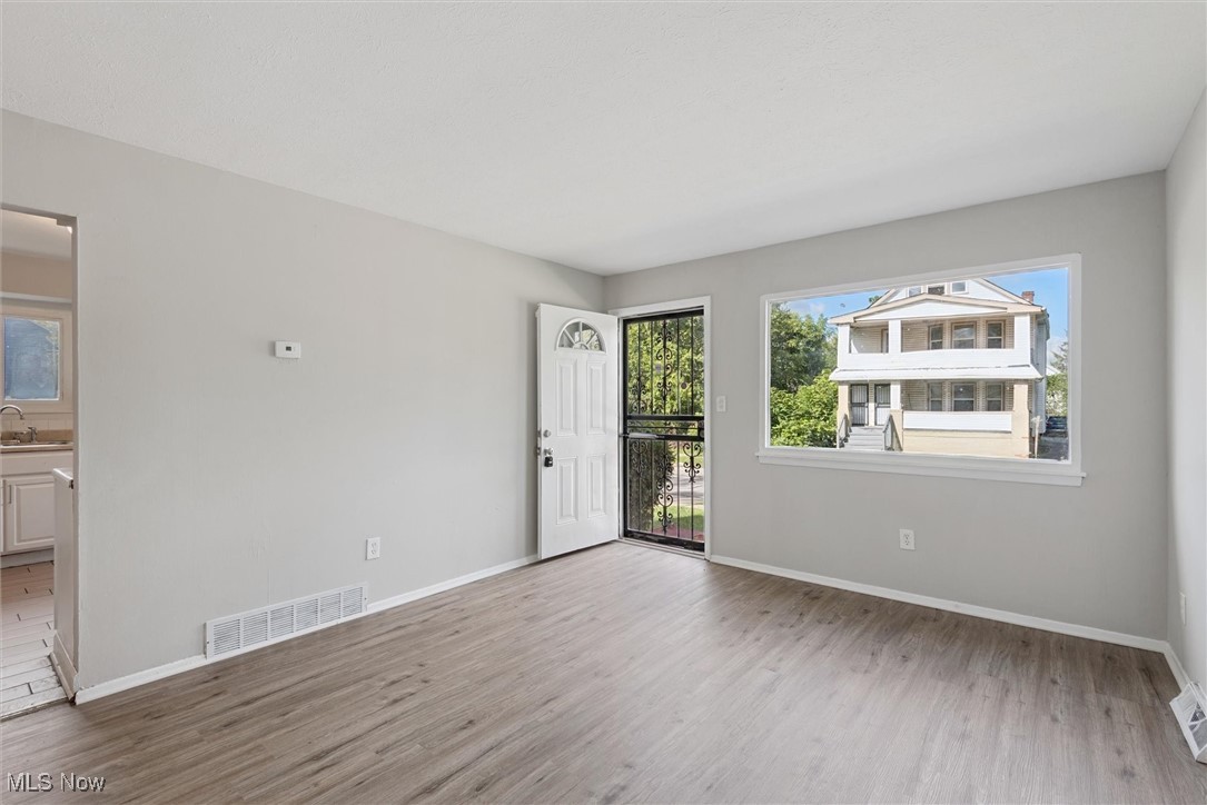 Greenleaf Realty Companys - Residential Lease