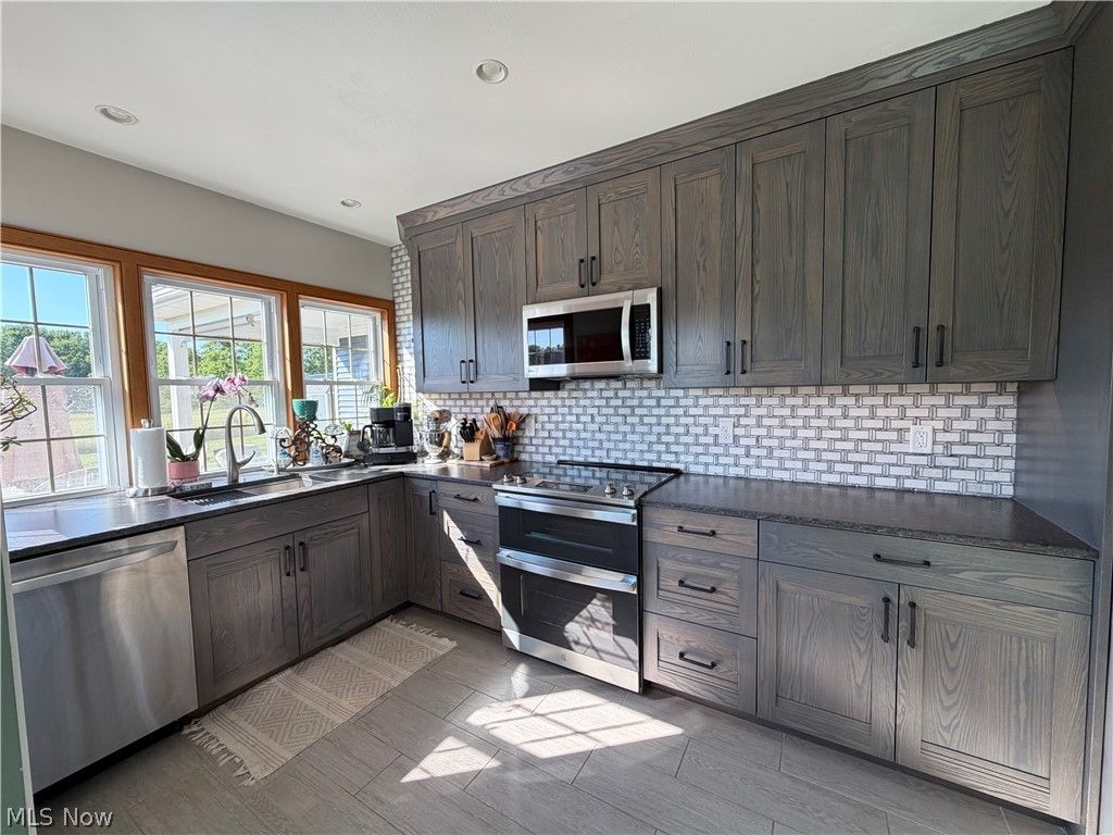 Photo of 13350 South Avenue, Columbiana, OH 44408 (MLS # 5223368)