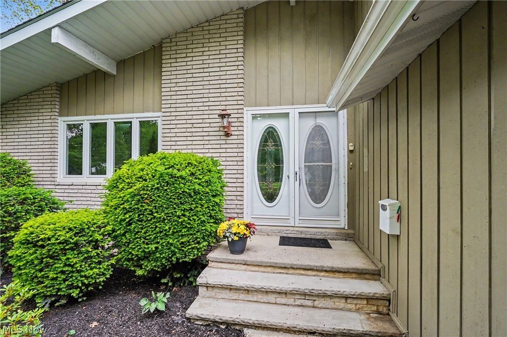 Photo of 6536 Duneden Avenue, Solon, OH 44139 (MLS # 5211116)