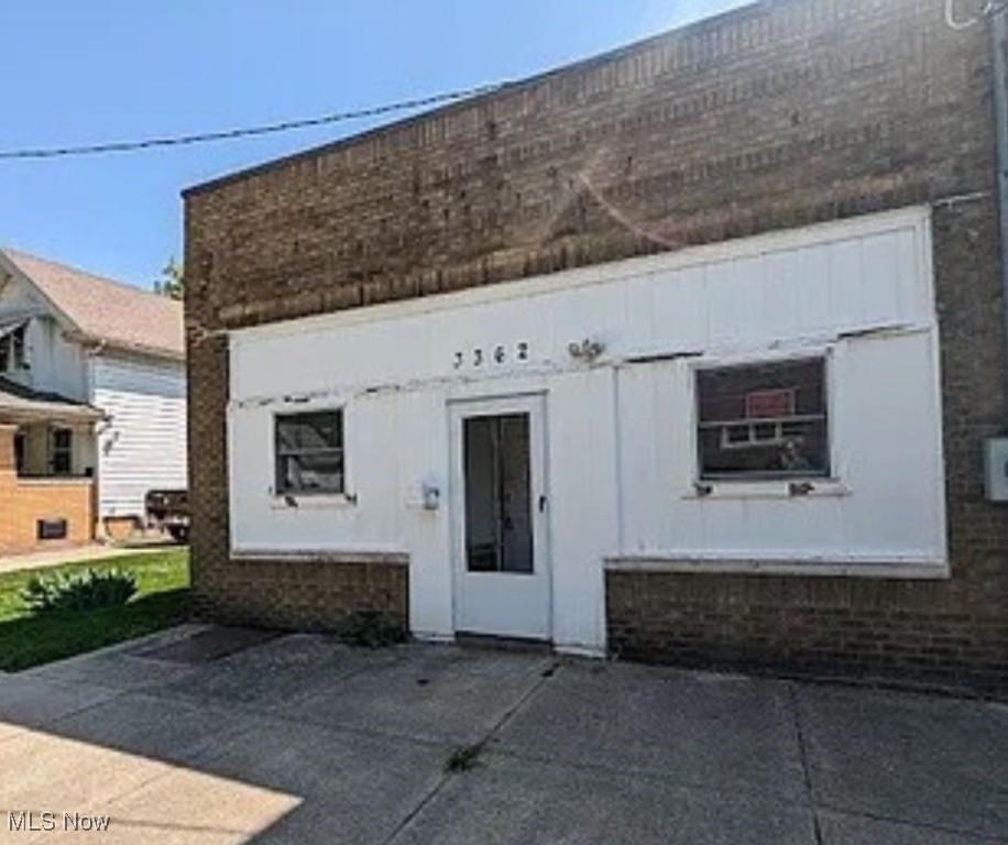 Looking to start a business? This property offers a store front area and a potential area for an apartment above the garage. This property can be used in so many different ways. Tucked away in a small neighborhood but close enough to all the restaurant, stores and other businesses. Schedule your appointment today!