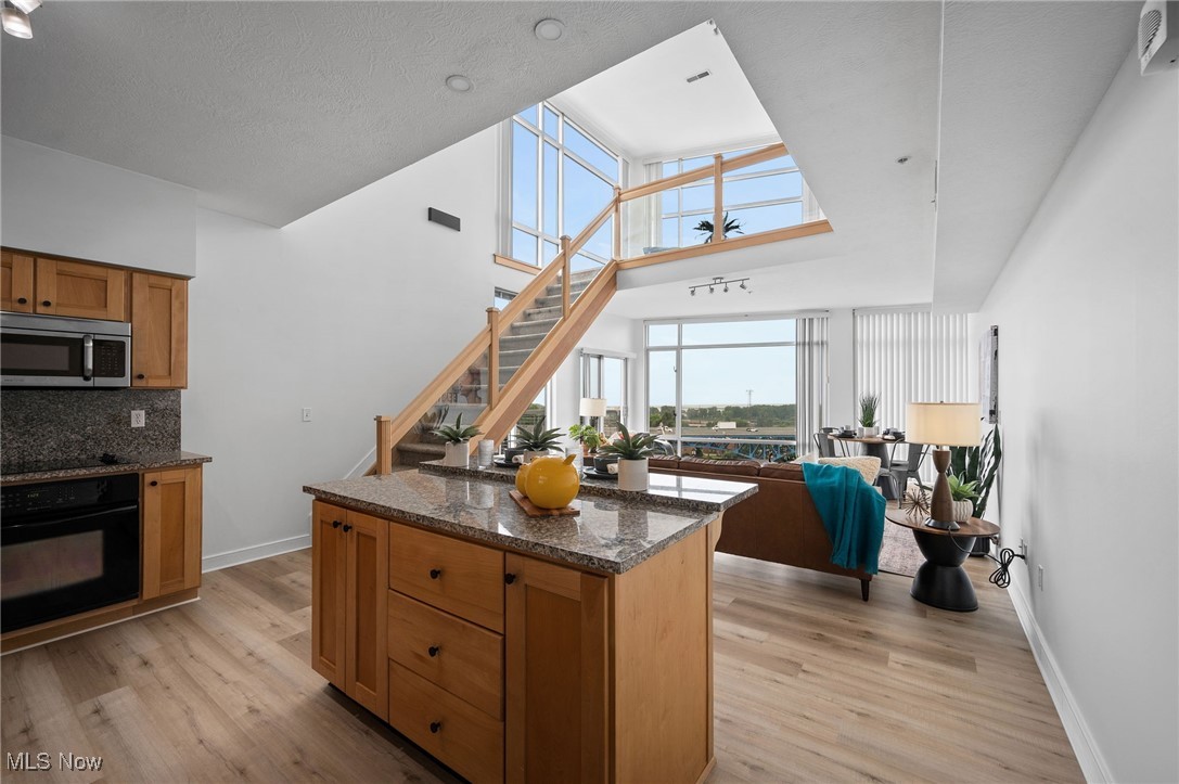 Condominiums/Stonebridge Ph #1 - Residential