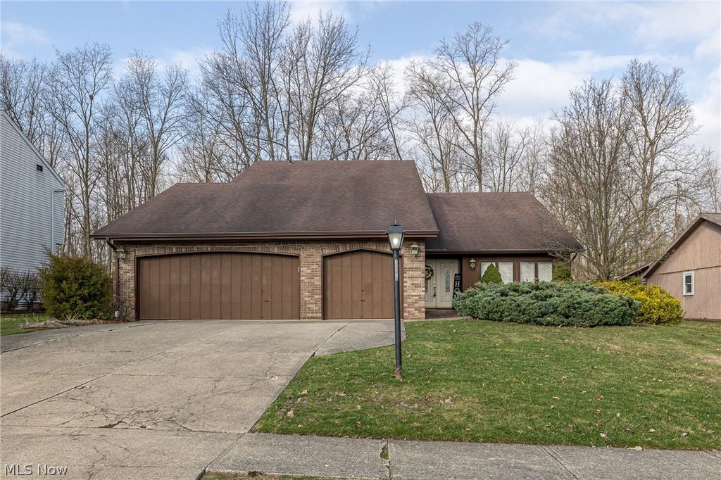 Photo of 13576 Fairwinds Drive, Strongsville, OH 44136 (MLS # 5191547)