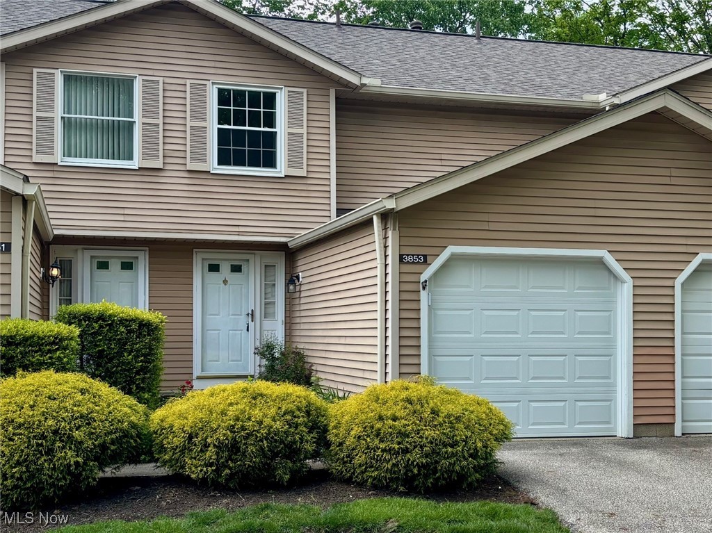 3853 Lake Run Boulevard, Stow, Ohio image 2