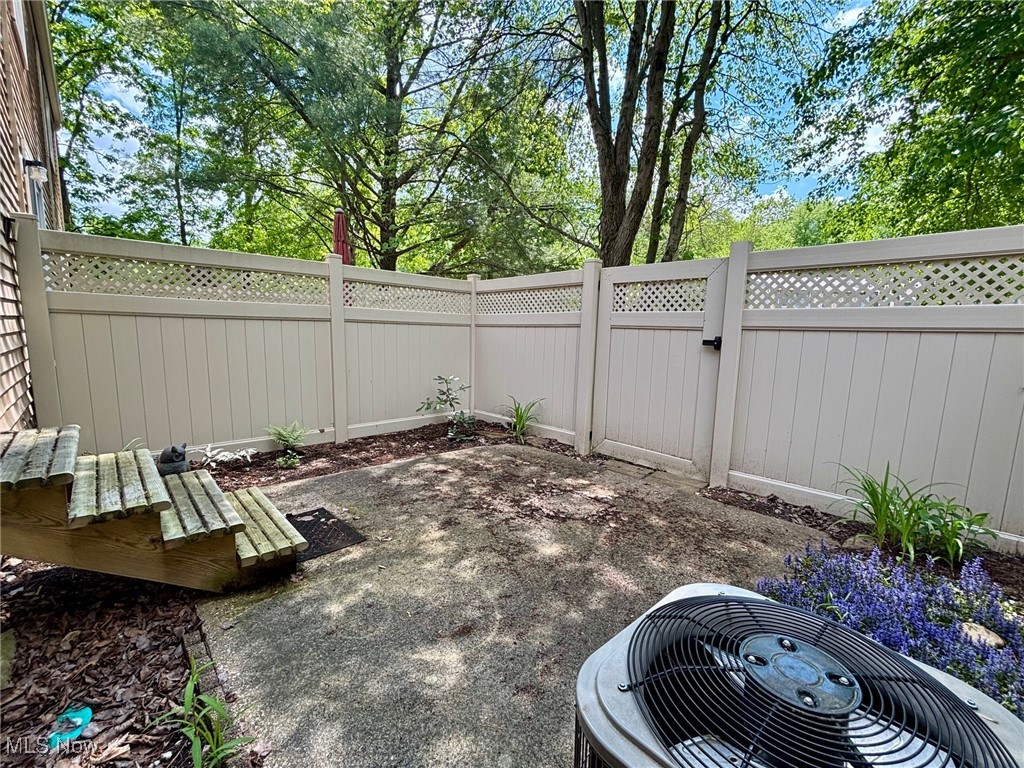 3853 Lake Run Boulevard, Stow, Ohio image 21