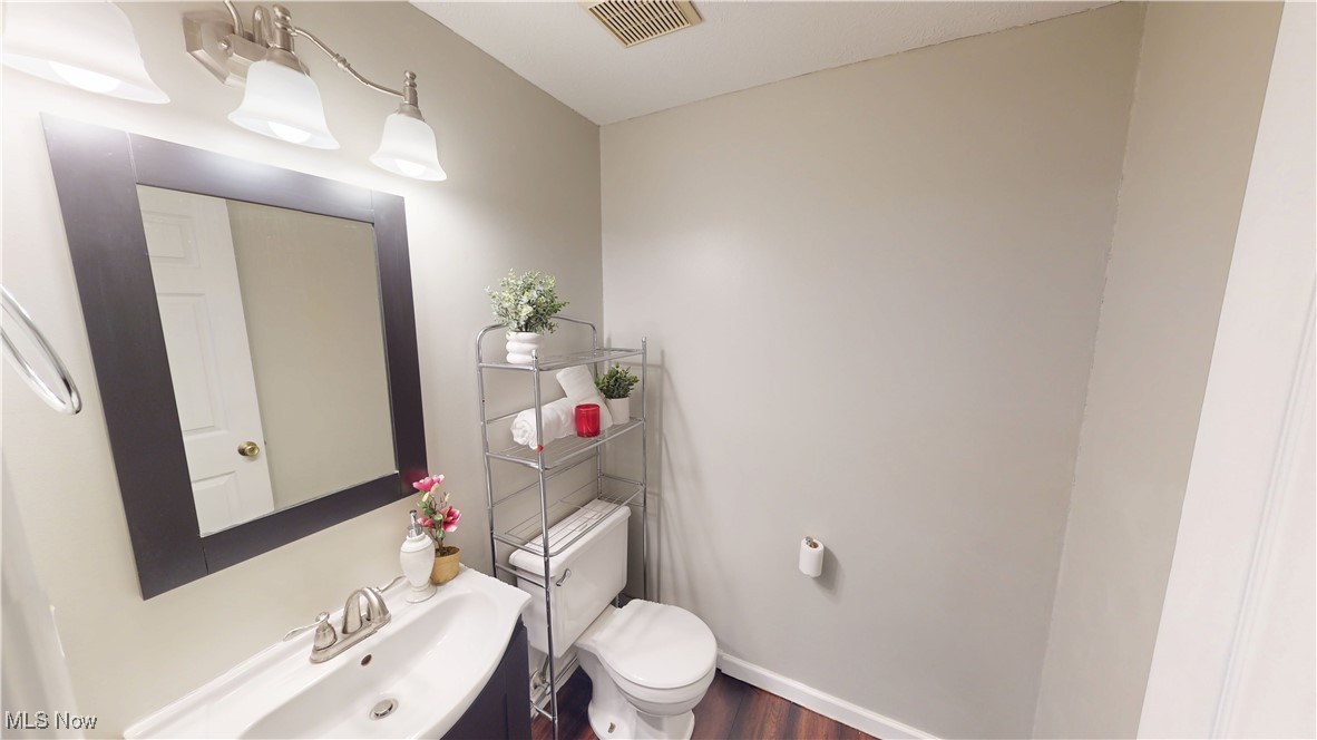 3853 Lake Run Boulevard, Stow, Ohio image 10