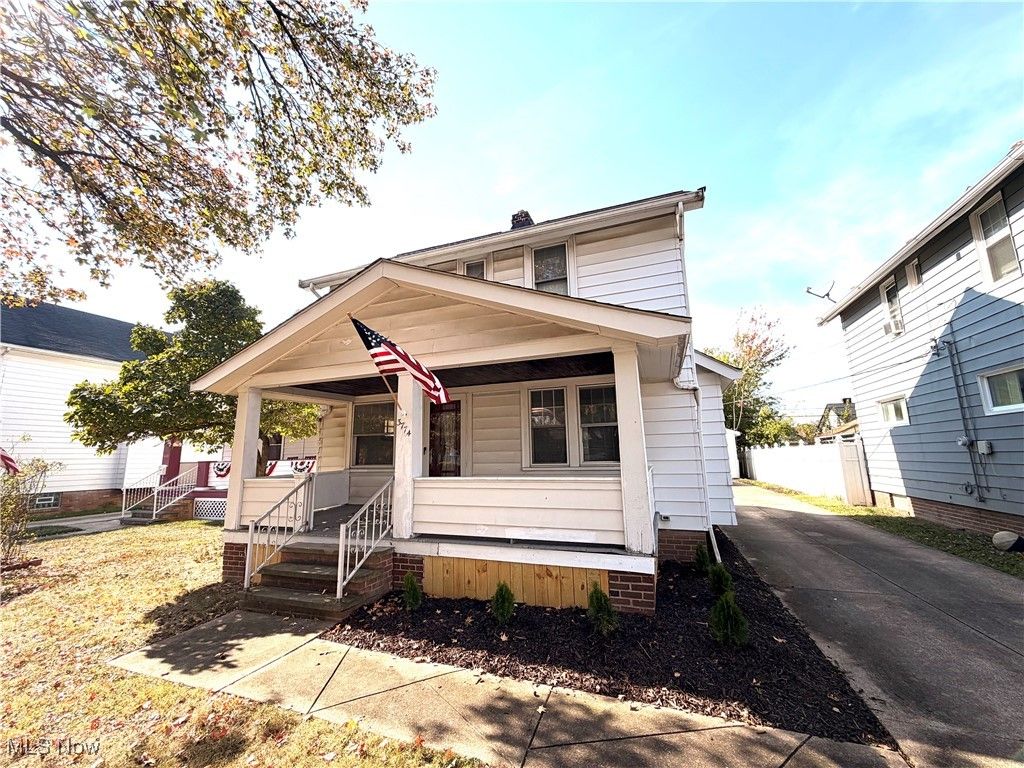 Photo of 3774 W 135th Street, Cleveland, OH 44111 (MLS # 5165731)
