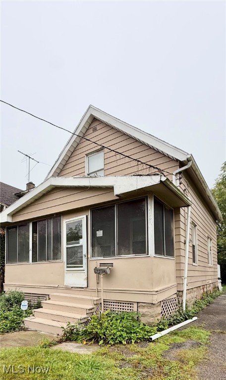 Come and check out this recently renovated 2 bedroom, 1.5 bath that boasts a large bonus room upstairs which can be used as an additional third. With a fully enclosed front porch, brand new bathroom on the main floor, plus new paint and updates throughout.. this home is is priced accurately and surely won't last. Schedule your showing today!