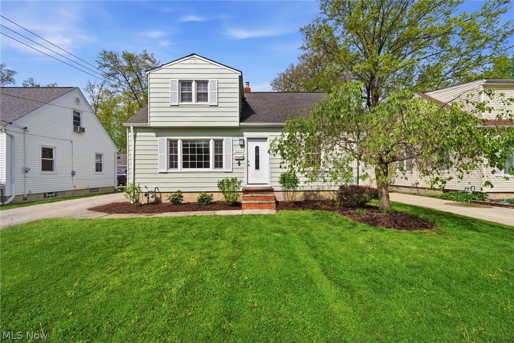 Photo of 4276 Grove Avenue, Willoughby, OH 44094 (MLS # 5206329)