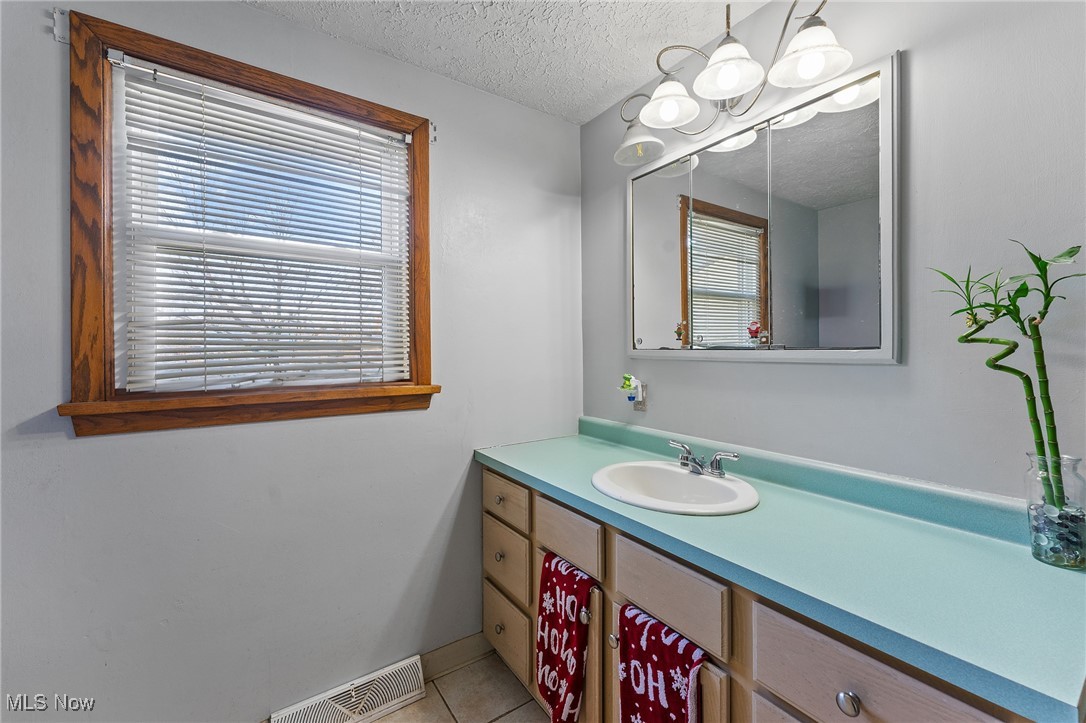 3473 Tall Oaks Lane, Austintown, Ohio image 23