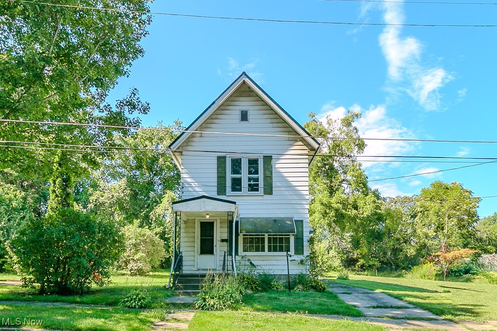 Welcome to 1325 W 4th St in the heart of Ashtabula! This property comes with two full lots, giving you extra space, privacy, and added value that’s hard to find in this neighborhood. The area is buzzing with new home construction and revitalization, making this a prime opportunity to invest in a growing community.
The home itself is a fixer-upper with tons of potential. With some vision and elbow grease, you could transform this property into a charming residence or a profitable investment. Whether you’re looking to renovate and resell, create a rental, or build equity in your own home, this is a chance to make it your own.
Don’t miss out on this unique opportunity to own land and a home in an up-and-coming Ashtabula neighborhood!