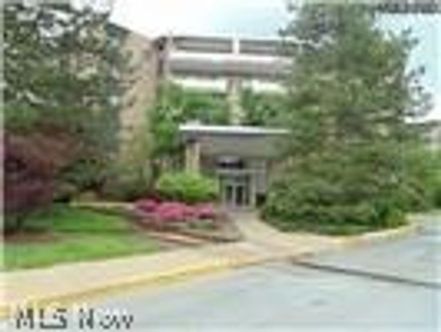 Acacia on the Green Condo! Everything you want & need! All new carpet! Best priced 2 Bedroom plus Family Room/ Office! Awesome views overlooking park, walking trails & pool! Tennis court, exercise facility & close to Legacy Village, Beachwood Place, & Interstates 271 & 90. An elegant life style!