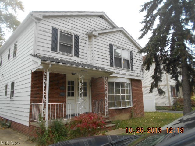 Huge potential in this property with your hard work.
Owner and nonprofit buyers only for the first 20 days. Investor offers will be reviewed starting day 21. Buyers will be required to sign an occupancy cert at close.