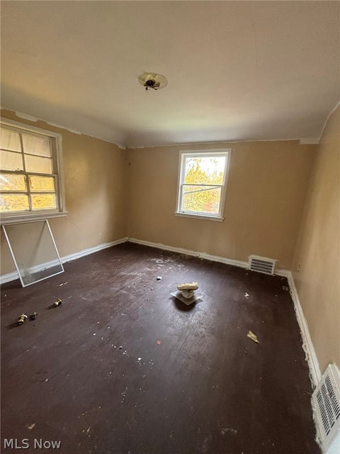 Tiny photo for 3833 E 144th Street, Cleveland, OH 44128 (MLS # 5252968)