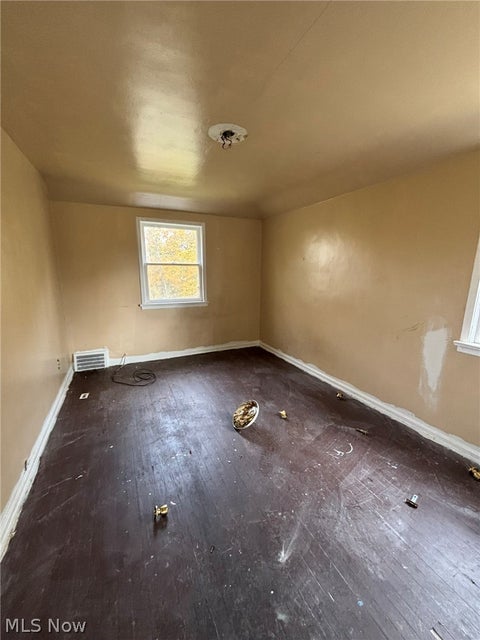 Tiny photo for 3833 E 144th Street, Cleveland, OH 44128 (MLS # 5252968)