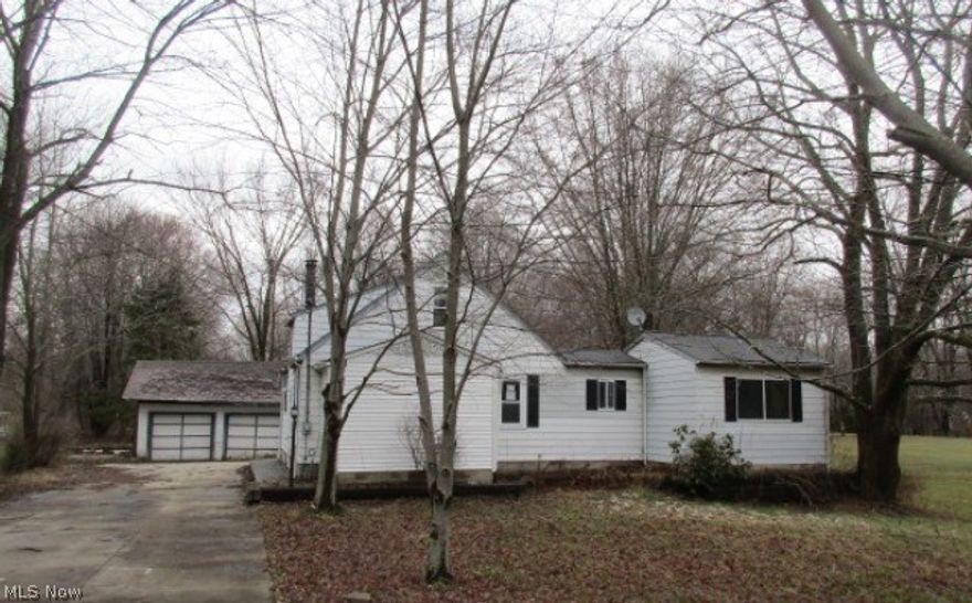 A little polishing and this home will shine like new! Home features +/- 1,425 SF, 3 bedrooms, 2 bath, open kitchen, large living room space, detached garage
and about 68,389 SF Lot. Come make an offer today.