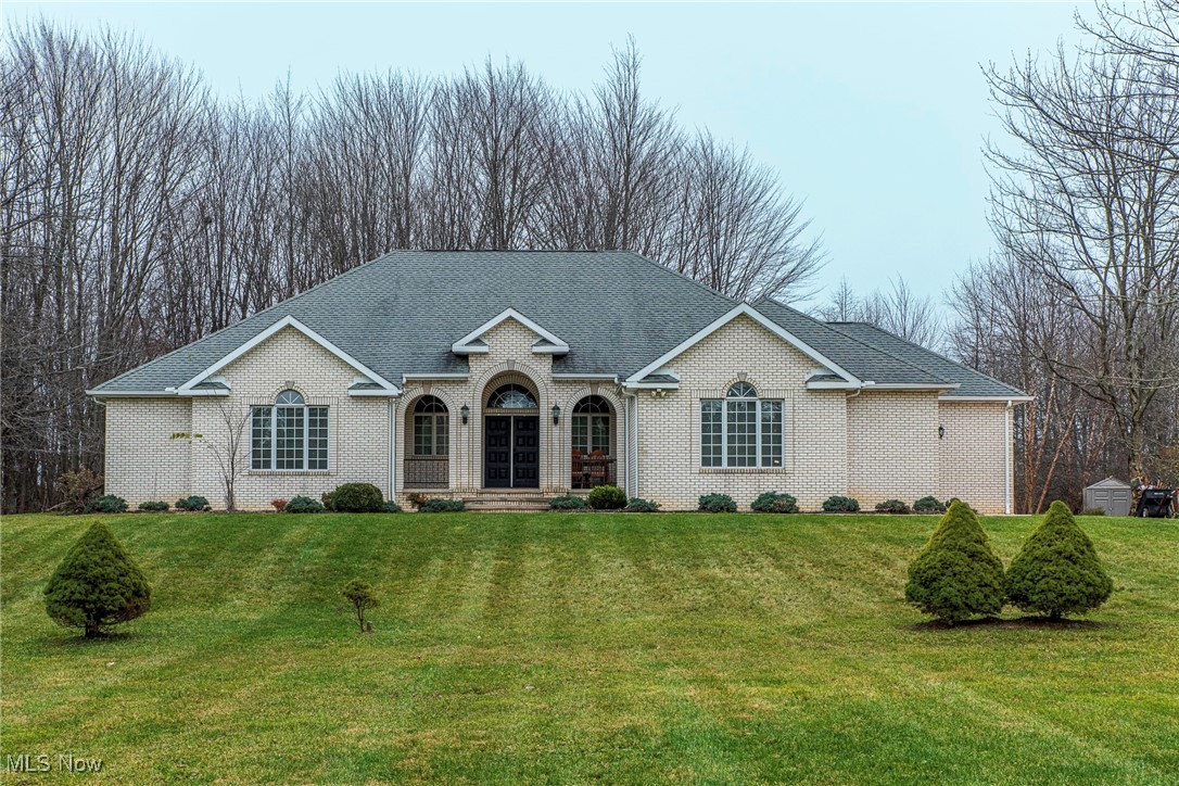 10085 Sawmill Drive, Chardon, Ohio image 1