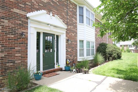 6955 Carriage Hill Drive Unit 101, Brecksville, OH 44141 - #: 5134282