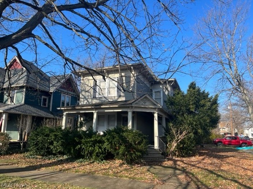 442-444 W9th features 2 units. 
Unit 1 above is in near move in condition. Seller is replacing furnace. Features 3 Bedrooms with hard wood floors. Large eat-in kitchen with vinyl flooring. Cabinetry is in good condition. Updated bathroom. Just add a tenant and start collecting rent.

Unit 2 below is in need of some strong elbow grease/ work Seller in process of replacing furnace. Will be sending cleaning crew over shortly. Please forgive mess former tenant had vacated suddenly leaving it a mess. Potential there is bring it back to former glory. Bedroom 1 has a stone fireplace, bedroom 2 is more open. Hard wood flooring throughout. This unit has access to basement. Power on to lower level- seller getting power on to top.