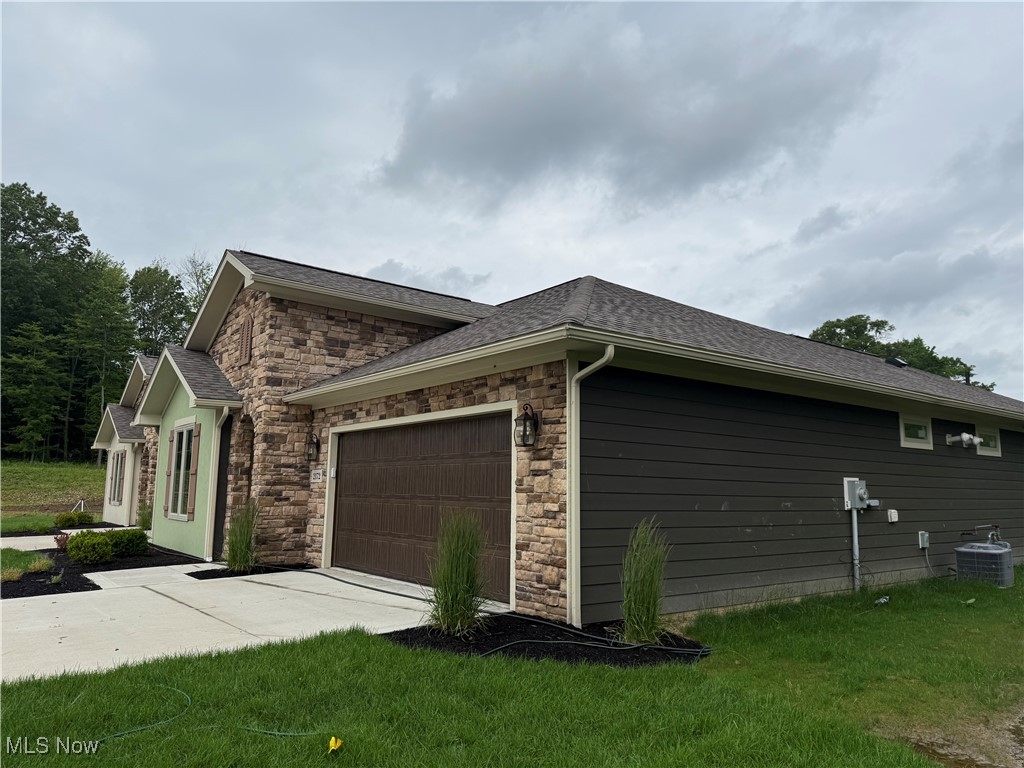 2172 Via Luna Circle #16, Massillon, Ohio image 3