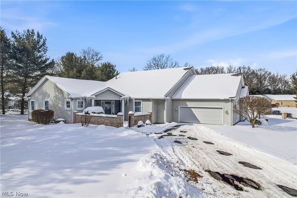 Photo of 105 Nicklaus Drive, Warren, OH 44484 (MLS # 5186207)