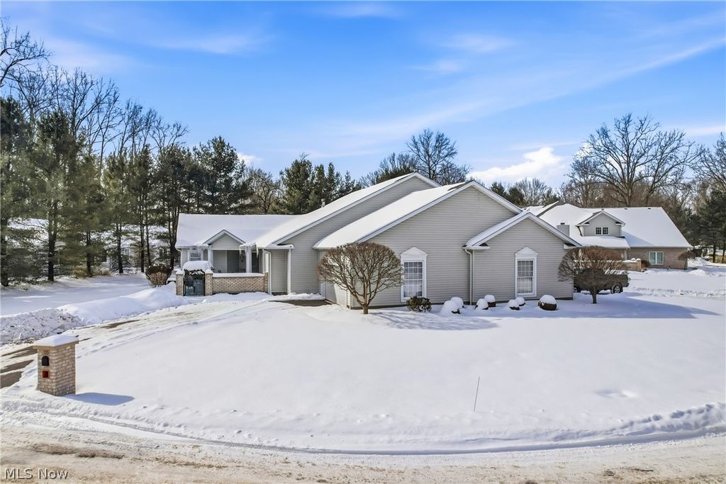Photo of 105 Nicklaus Drive, Warren, OH 44484 (MLS # 5186207)