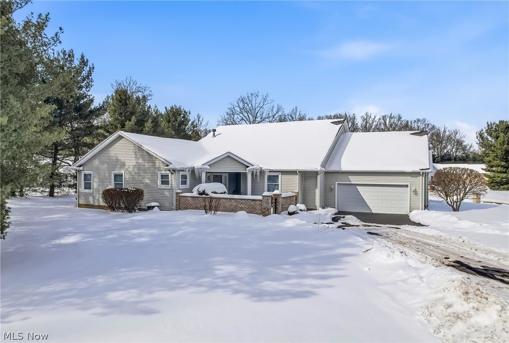 Photo of 105 Nicklaus Drive, Warren, OH 44484 (MLS # 5186207)