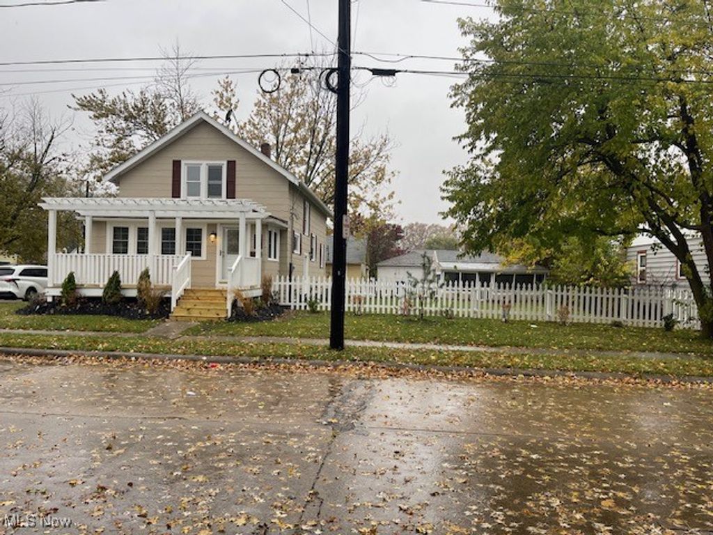 Photo of 1396 Madison Avenue, Lorain, OH 44053 (MLS # 5168733)