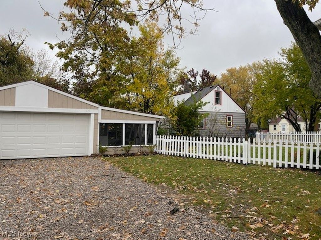 Photo of 1396 Madison Avenue, Lorain, OH 44053 (MLS # 5168733)