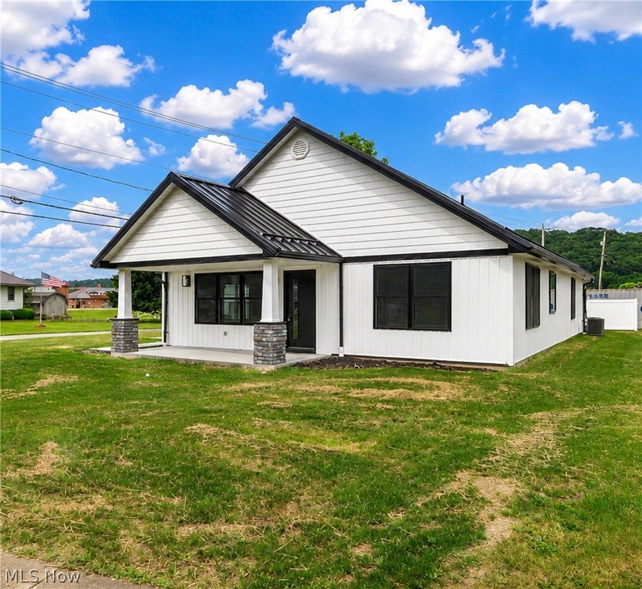 Photo of 1545 Roanoke Avenue, Uhrichsville, OH 44683 (MLS # 5223141)