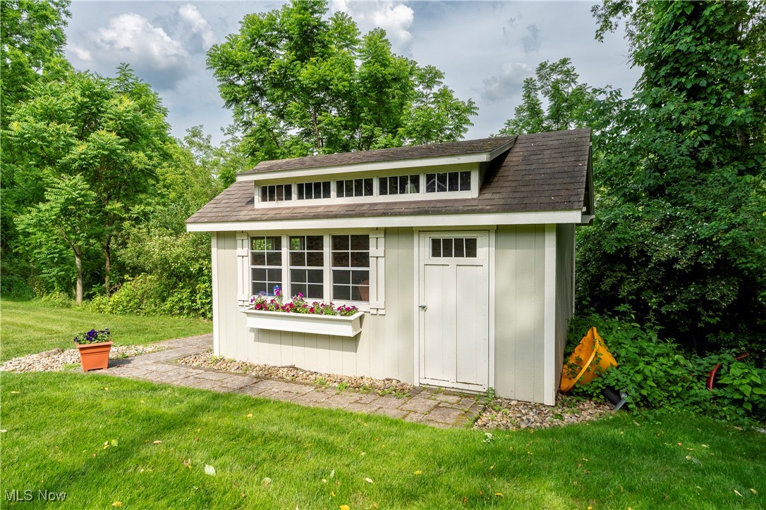 2 West Drive, Hartville, Ohio image 37