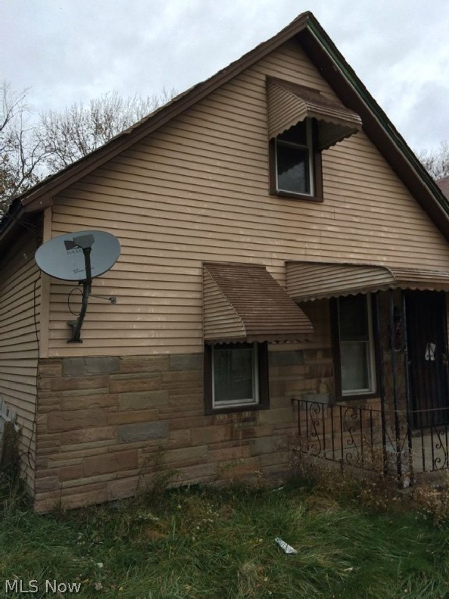 Bungalow featuring 2 bedrooms; full bath. Great investment opportunity.  Add your decorating ideas.  Schedule your showing and submit your offer.  Property possibly condemned by the city, buyer is responsible for addressing.