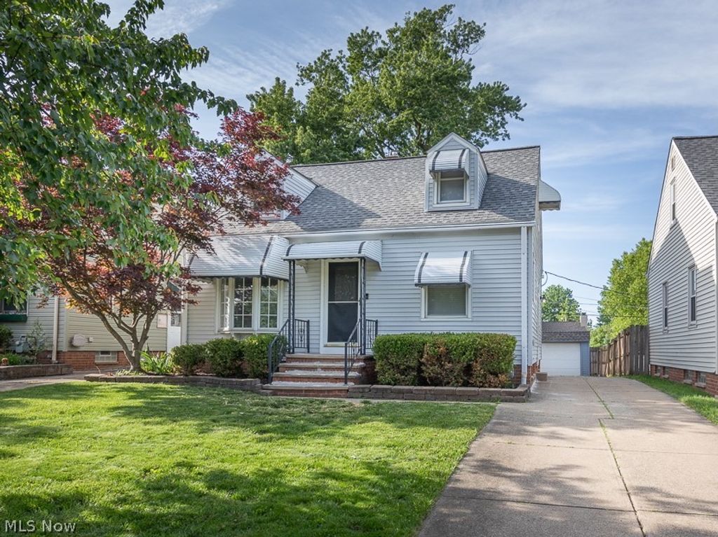 Photo of 8324 Chesterfield Avenue, Parma, OH 44129 (MLS # 5204312)
