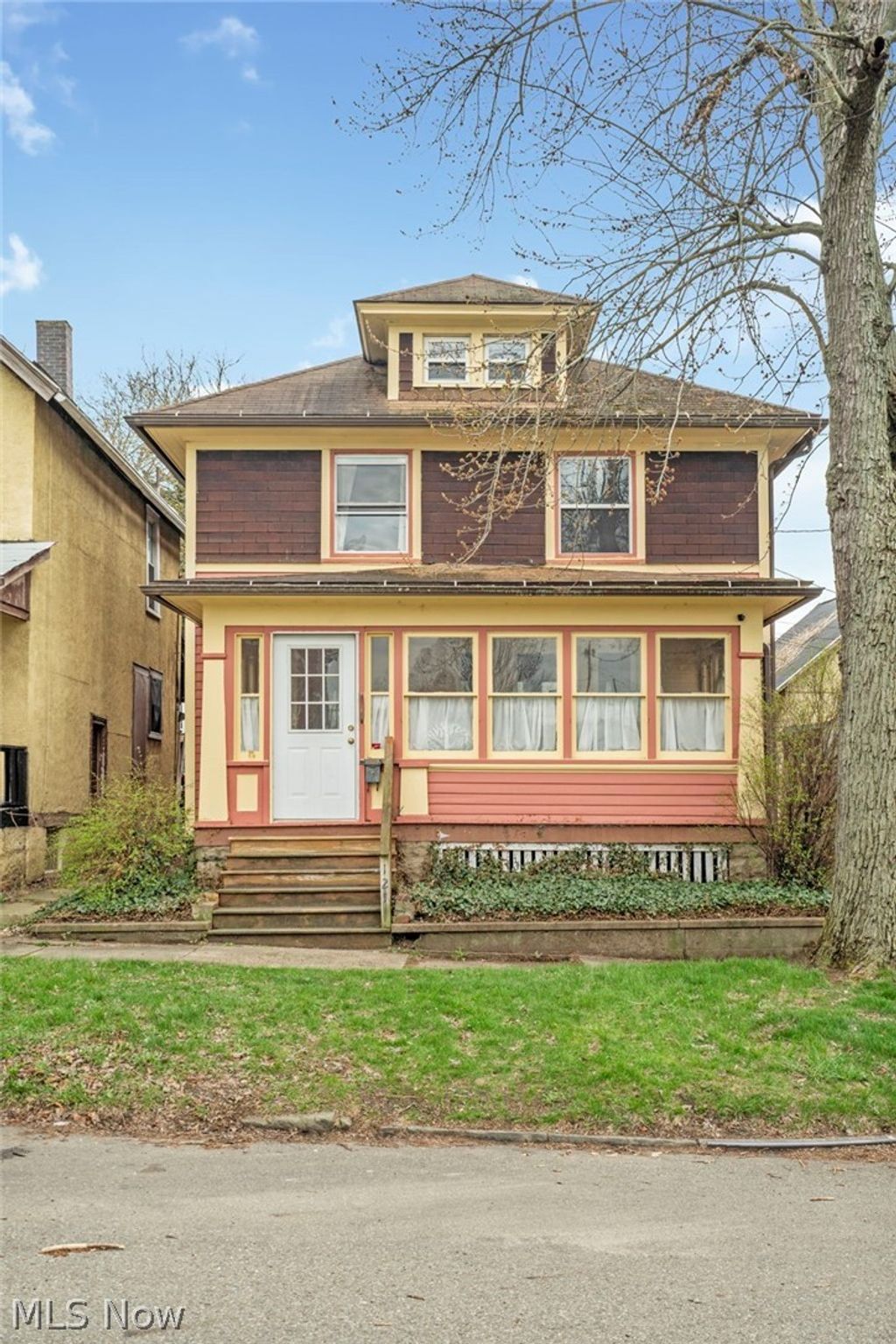 Photo of 121 Chestnut Avenue NE, Massillon, OH 44646 (MLS # 5198099)