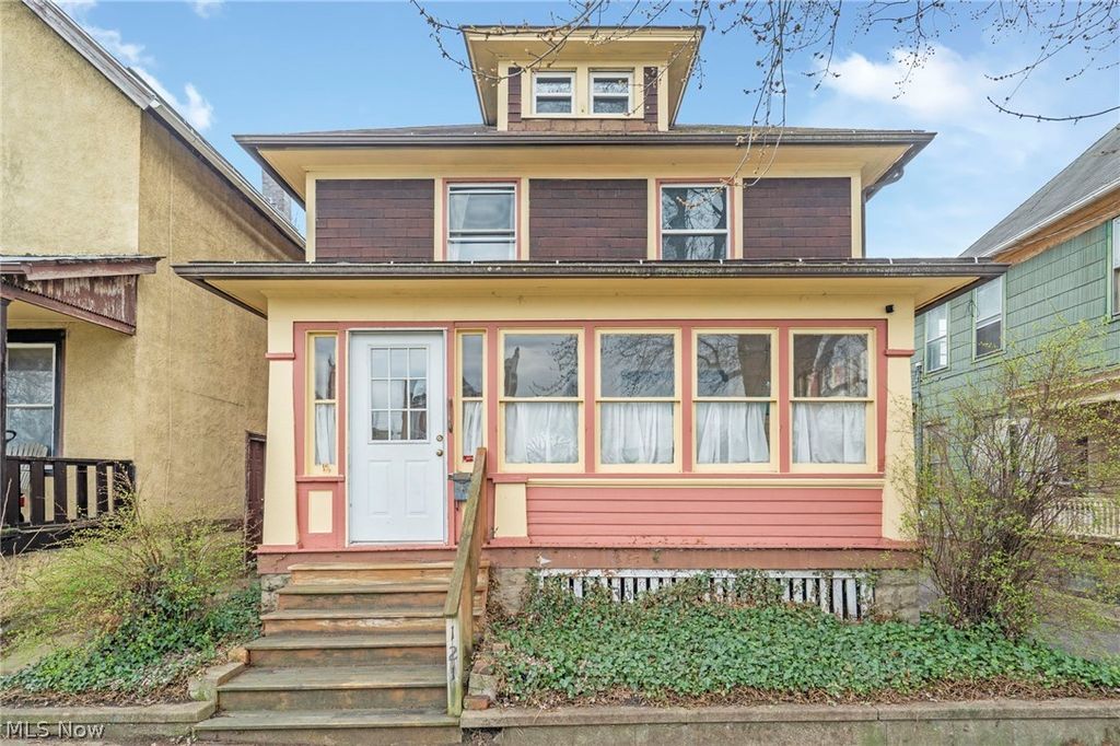 Photo of 121 Chestnut Avenue NE, Massillon, OH 44646 (MLS # 5198099)