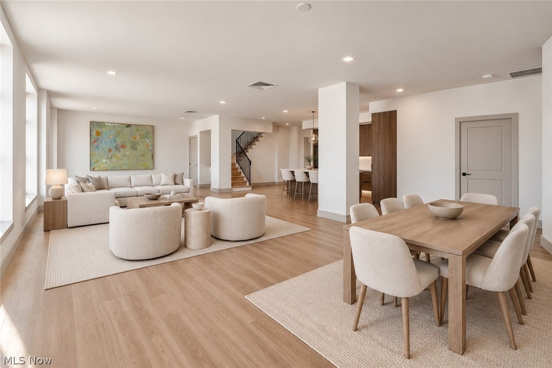 99 W Saint Clair Avenue