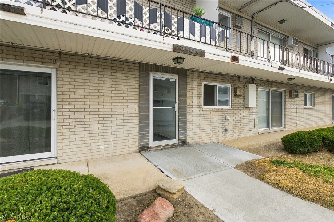 1402 Golden Gate Boulevard G203