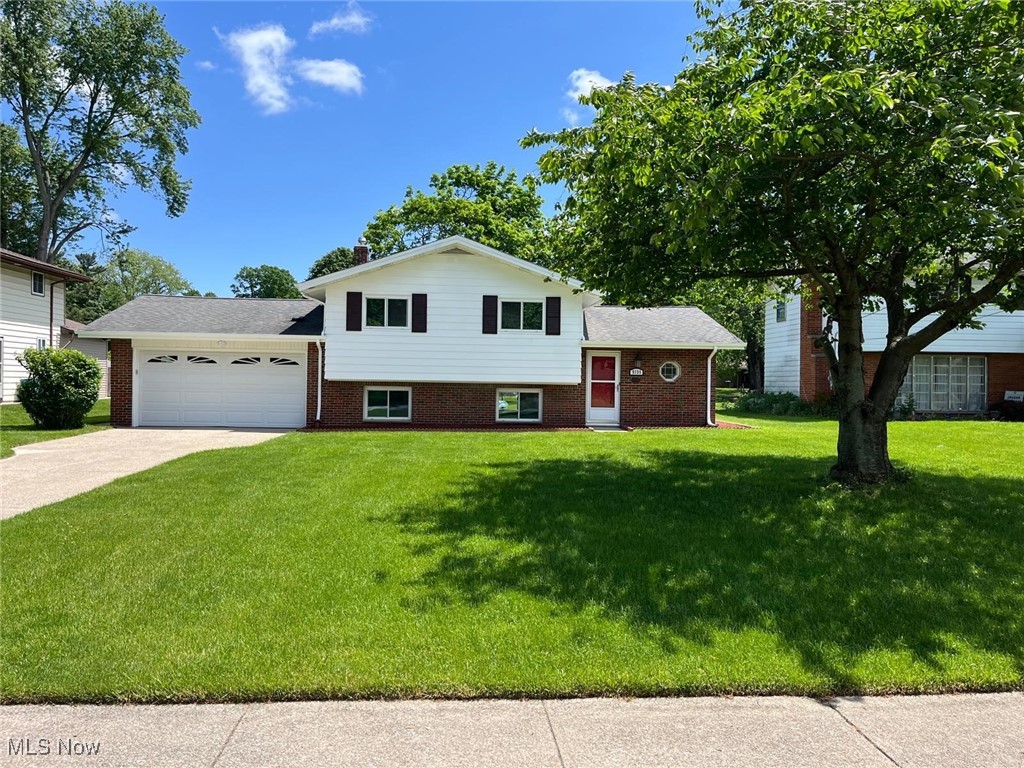 5135 Berkshire Drive, North Olmsted, Ohio image 3