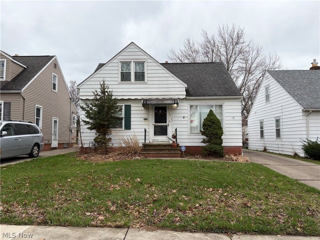 Photo of 14112 Krems Avenue, Maple Heights, OH 44137 (MLS # 5193242)