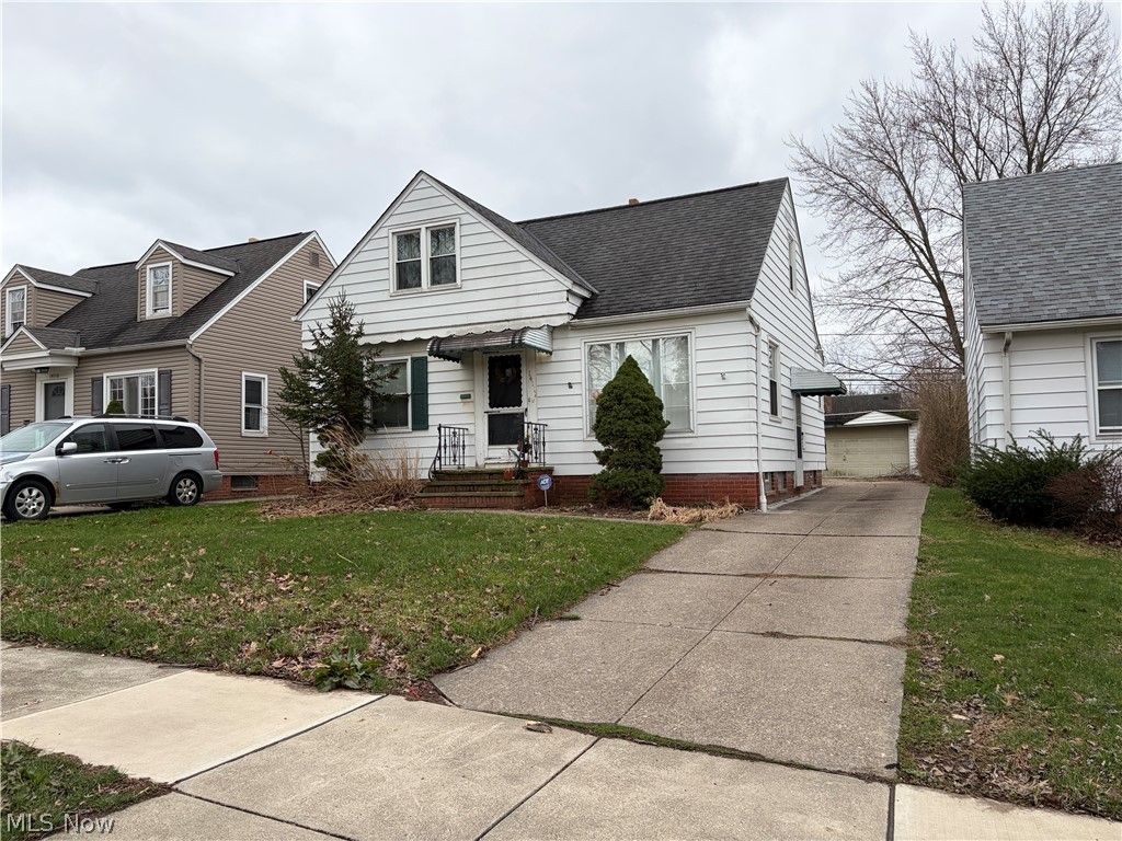 Photo of 14112 Krems Avenue, Maple Heights, OH 44137 (MLS # 5193242)